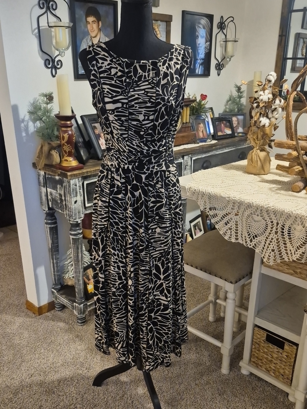 Black and White Sleeveless Maxi Dress with Abstract Floral Print